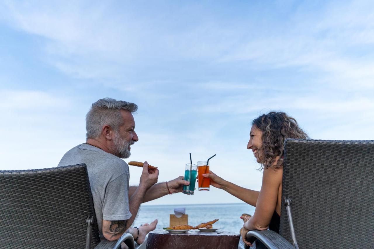 Bamboo Paraiso Resort At Bolo Beach Аламинос Екстериор снимка